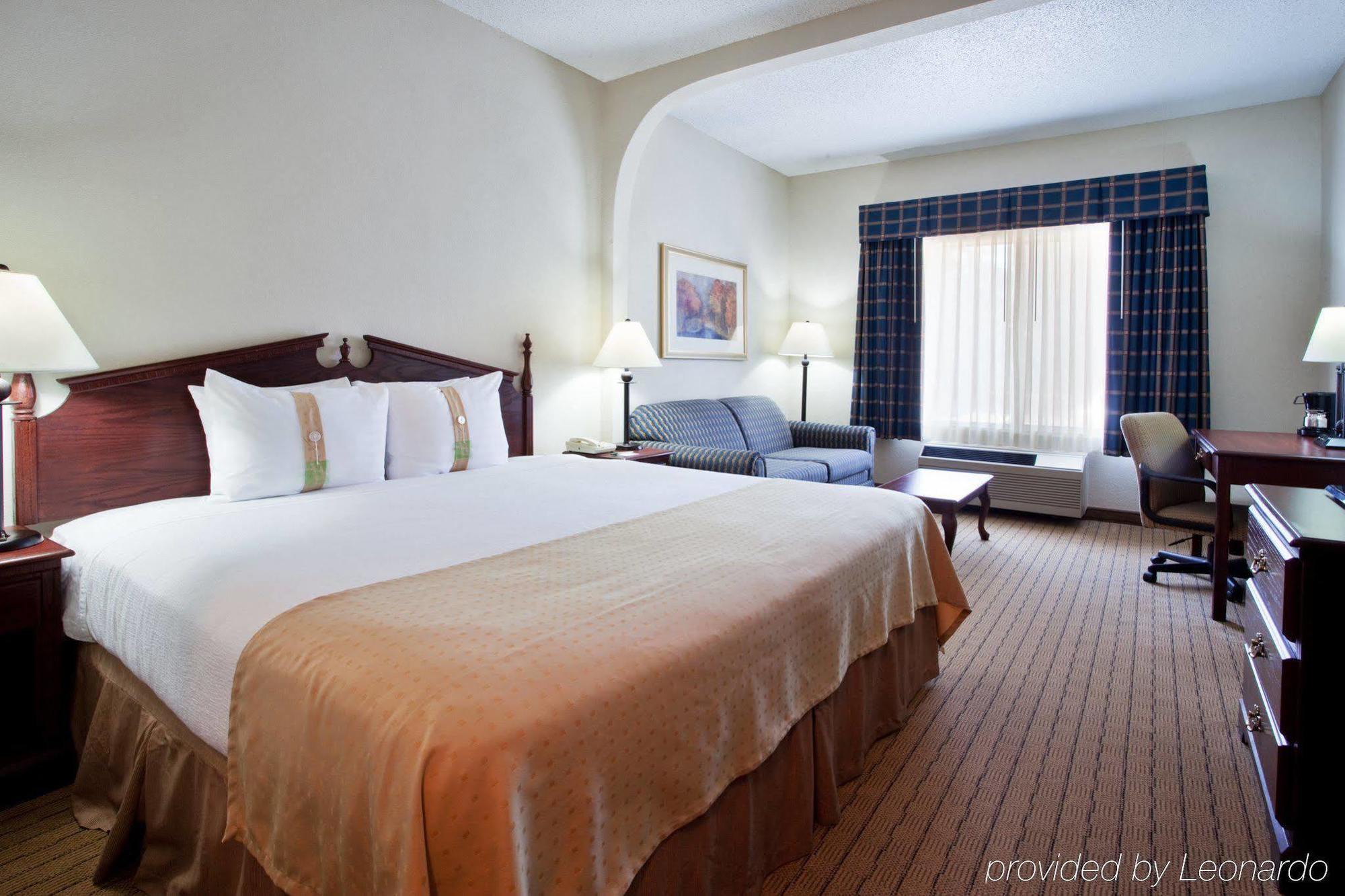 Holiday Inn Hotel And Suites Peachtree City By Ihg Стая снимка