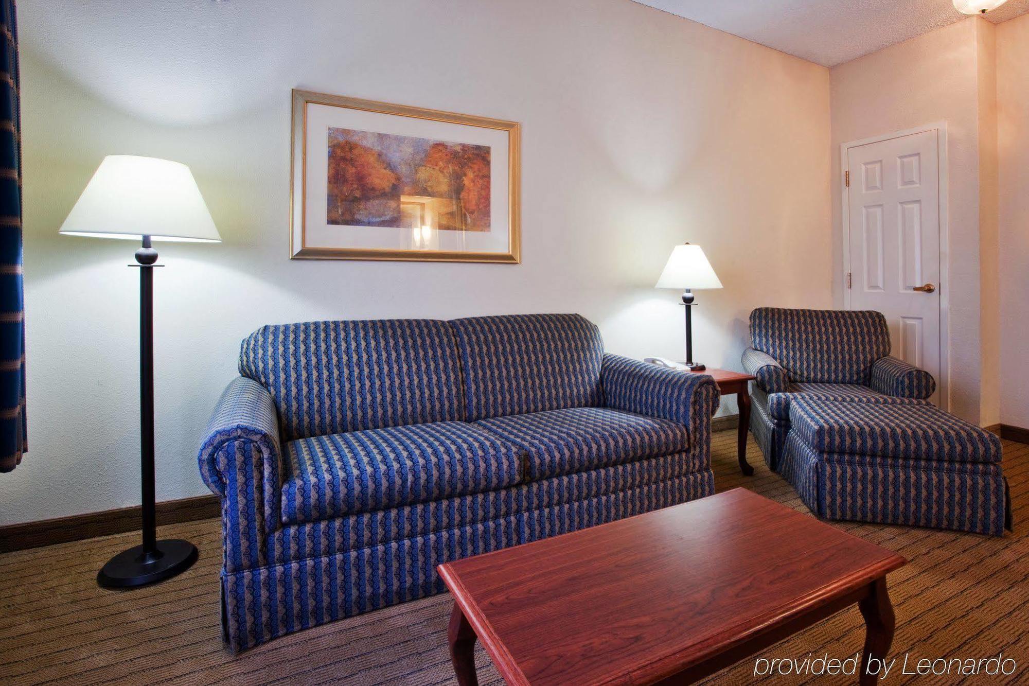 Holiday Inn Hotel And Suites Peachtree City By Ihg Стая снимка