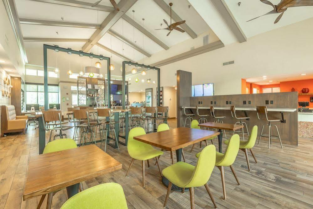 Holiday Inn Hotel And Suites Peachtree City By Ihg Екстериор снимка